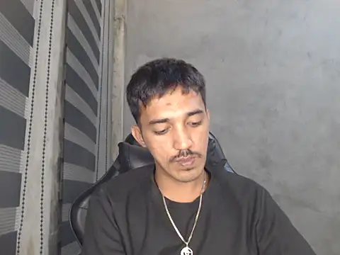 Snapshot of RowyCam chatting on 09/15/25, 02:06 RowyCam online show from 09/15/25, 02:06