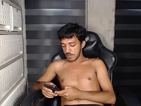 RowyCam online show from 11/08/25, 01:09