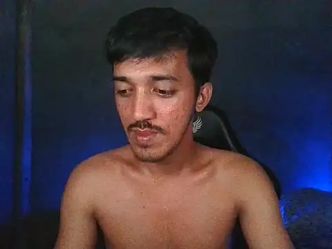 Snapshot of RowyCam chatting on 10/28/25, 03:33 RowyCam online show from 10/28/25, 03:33