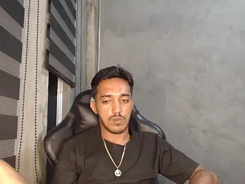 Snapshot of RowyCam chatting on 09/08/25, 03:11 RowyCam online show from 09/08/25, 03:11