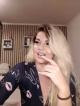 Mayaaaaaa  online show from 11/21/25, 09:25