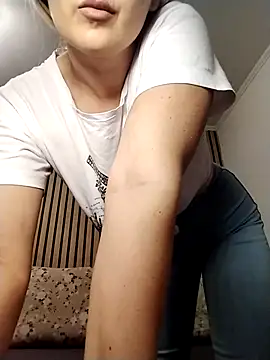 Mayaaaaaa  online show from 11/28/25, 07:52