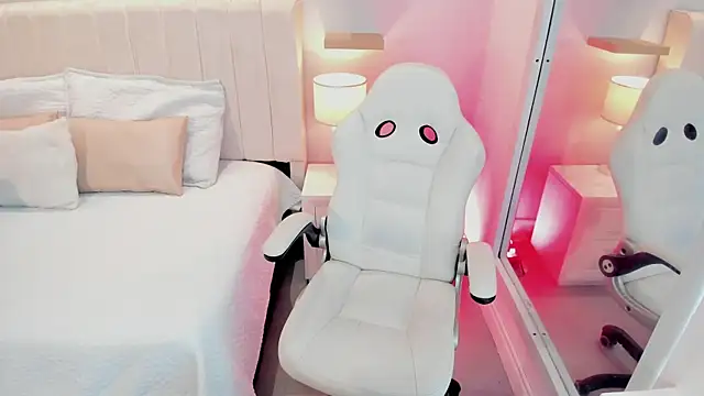 manyaa  online show from 12/05/25, 07:23