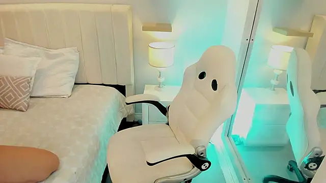 manyaa  online show from 12/02/25, 07:48