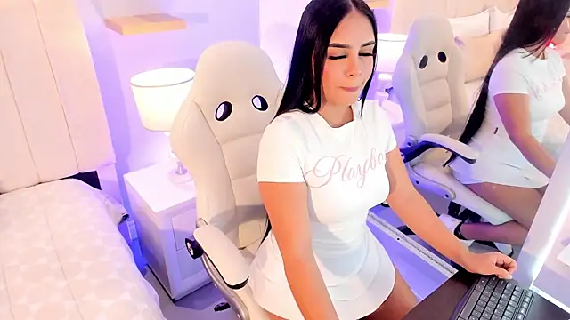 manyaa  online show from 12/18/25, 07:50