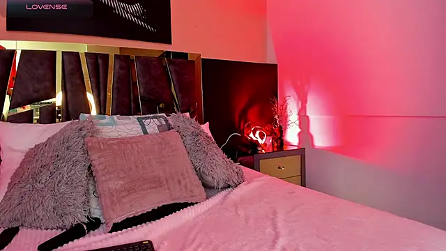 ScarletTorres online show from 11/04/25, 06:33