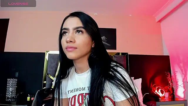 ScarletTorres online show from 11/05/25, 06:33