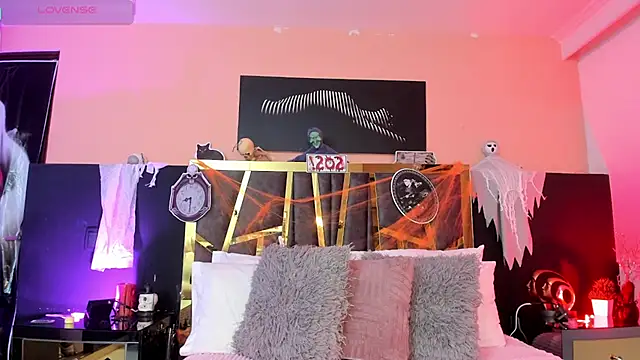 ScarletTorres online show from 10/30/25, 06:27