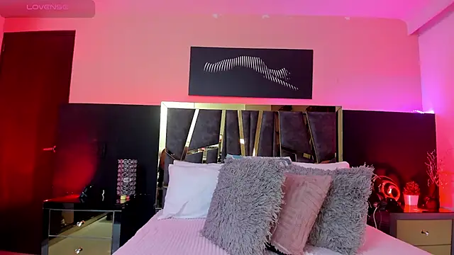 ScarletTorres online show from 11/11/25, 06:47