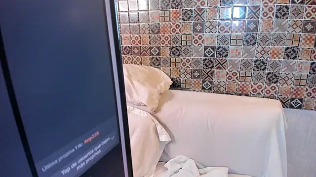 Snapshot of Keyla_ruiz_ chatting on 10/08/25, 11:34 Keyla ruiz online show from 10/08/25, 11:34