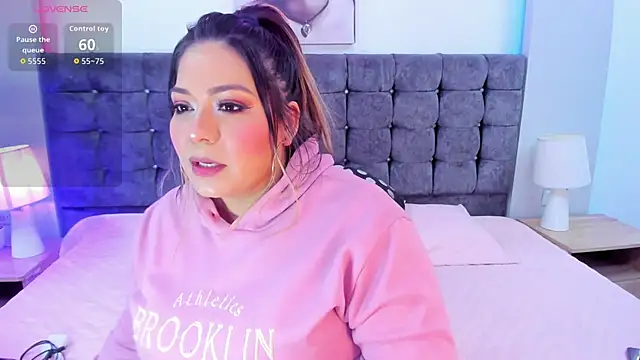 isabella horney  online show from 11/16/25, 07:51