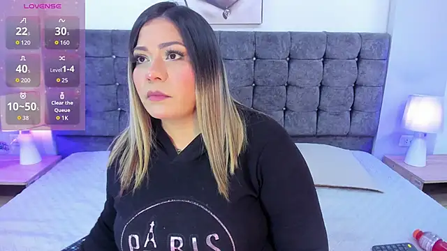 isabella horney  online show from 11/10/25, 08:25