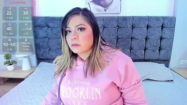 isabella horney  online show from 11/14/25, 08:34