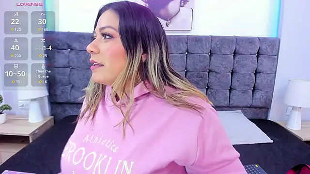 isabella horney  online show from 11/06/25, 08:24