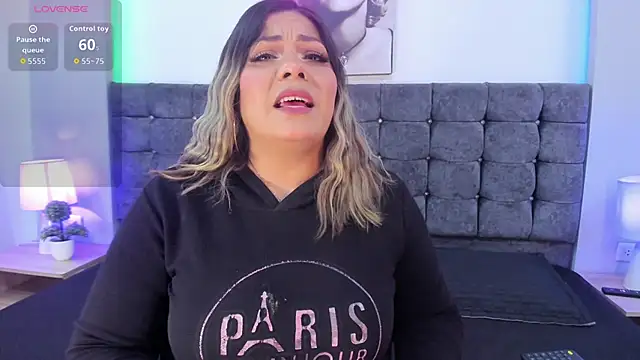 isabella horney  online show from 10/11/25, 07:59