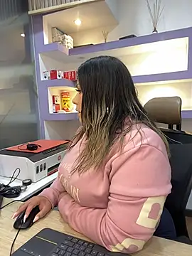 isabella horney  online show from 02/14/26, 01:55