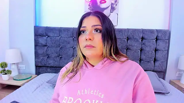 isabella horney  online show from 12/22/25, 07:36