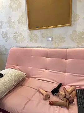 isabella horney  online show from 02/08/26, 12:03