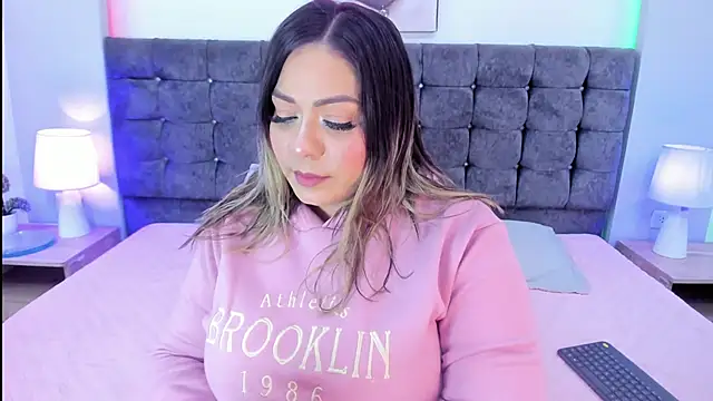 isabella horney  online show from 12/01/25, 07:48