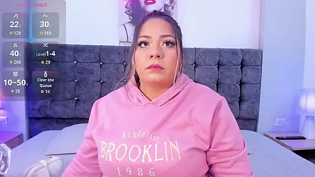 isabella horney  online show from 10/04/25, 05:36