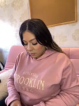 isabella horney  online show from 02/09/26, 12:25