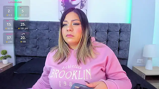 isabella horney  online show from 10/18/25, 06:21