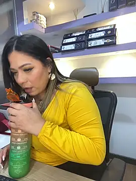 isabella horney  online show from 02/26/26, 12:49