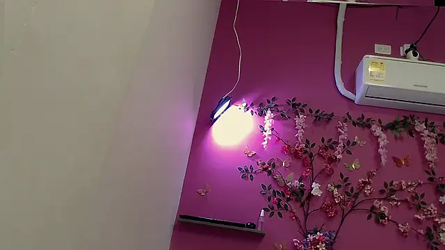 skinnybarbie022 online show from 10/09/25, 01:17