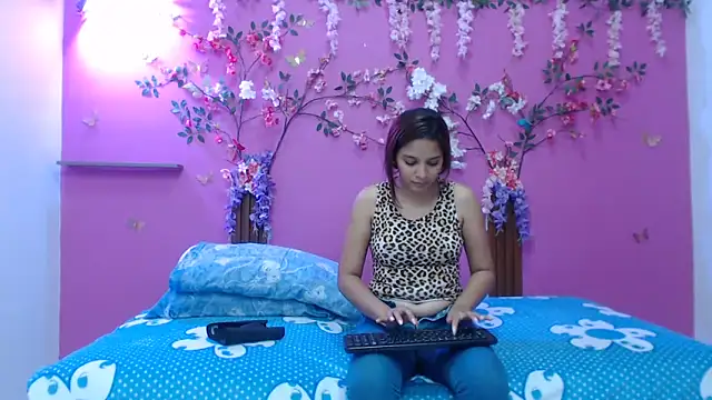 skinnybarbie022 online show from 02/06/26, 02:51