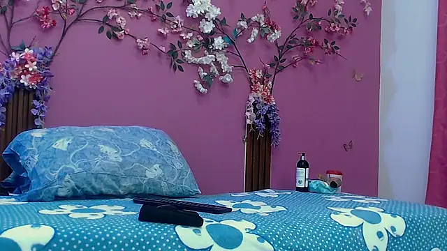 skinnybarbie022 online show from 11/08/25, 01:20