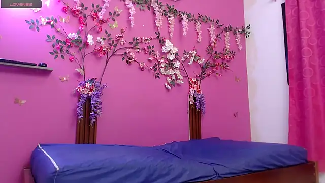 Snapshot of skinnybarbie022 chatting on 06/21/26, 12:27 skinnybarbie022 online show from 06/21/26, 12:27