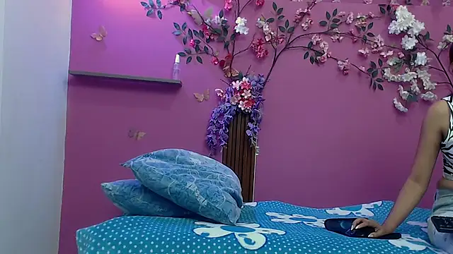 skinnybarbie022 online show from 12/04/25, 12:09