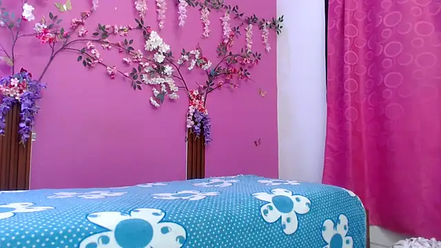 Snapshot of skinnybarbie022 chatting on 05/31/26, 12:16 skinnybarbie022 online show from 05/31/26, 12:16