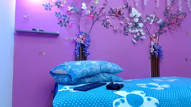 skinnybarbie022 online show from 04/03/26, 07:20