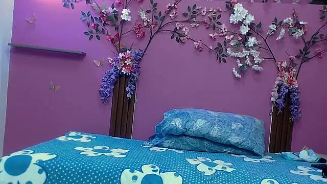 skinnybarbie022 online show from 11/24/25, 12:32