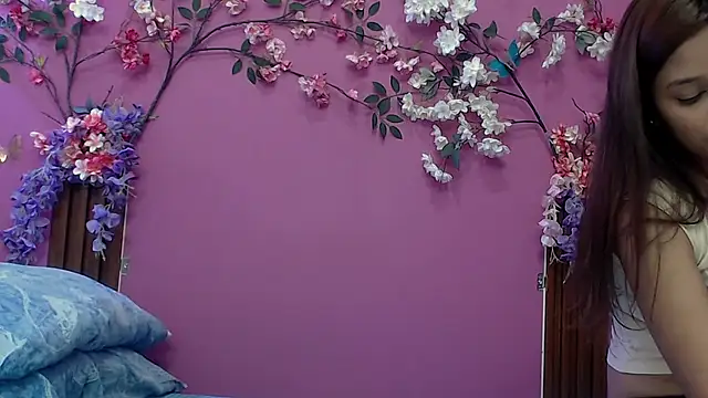 skinnybarbie022 online show from 11/13/25, 12:47