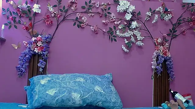 skinnybarbie022 online show from 11/21/25, 01:04