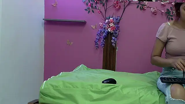 skinnybarbie022 online show from 10/28/25, 01:06