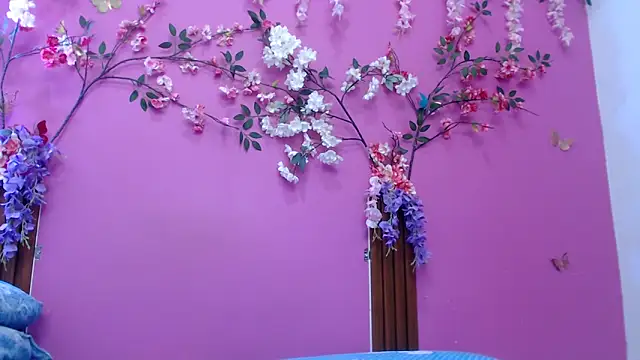 skinnybarbie022 online show from 04/06/26, 12:06