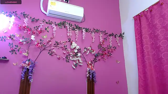 Snapshot of skinnybarbie022 chatting on 06/26/26, 12:49 skinnybarbie022 online show from 06/26/26, 12:49