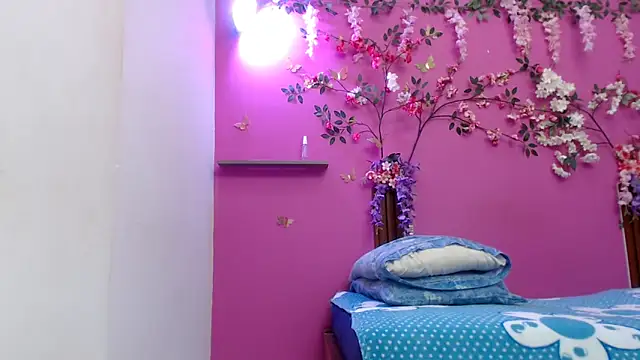 Snapshot of skinnybarbie022 chatting on 06/04/26, 12:26 skinnybarbie022 online show from 06/04/26, 12:26