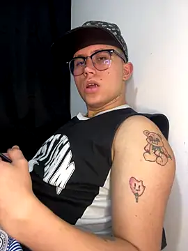 Snapshot of Kurtxxx22 chatting on 09/18/25, 11:41 Kurtxxx22 online show from 09/18/25, 11:41