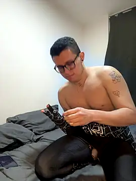 Kurtxxx22 online show from 11/01/25, 04:08