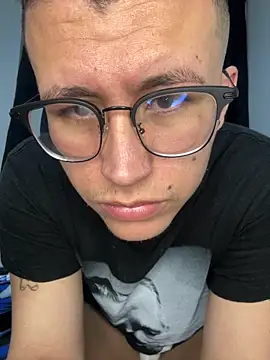 Kurtxxx22 online show from 11/26/25, 04:56