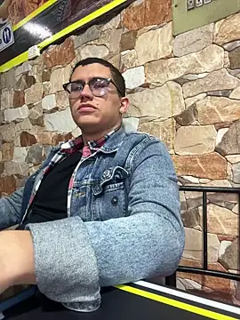 Snapshot of Kurtxxx22 chatting on 10/08/25, 09:59 Kurtxxx22 online show from 10/08/25, 09:59