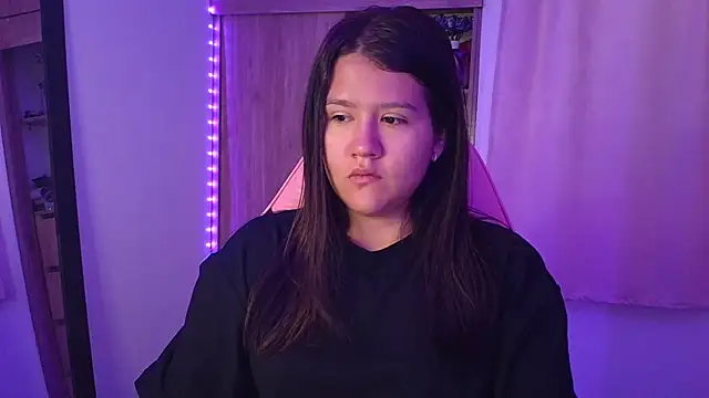 Oliviawatson1 online show from 04/15/26, 12:32