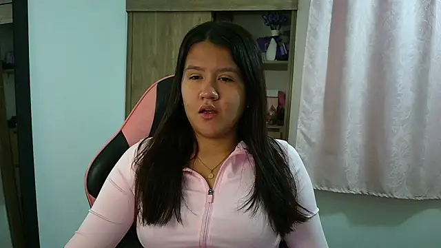 Oliviawatson1 online show from 05/12/26, 12:00
