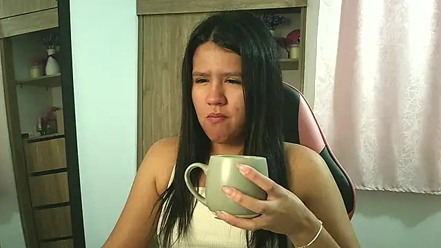 Oliviawatson1 online show from 11/19/25, 12:49