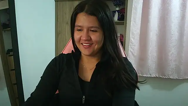 Oliviawatson1 online show from 05/25/26, 12:15