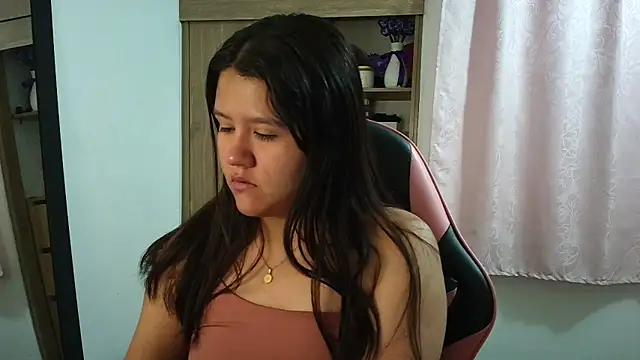 Snapshot of Oliviawatson1 chatting on 06/15/26, 12:05 Oliviawatson1 online show from 06/15/26, 12:05
